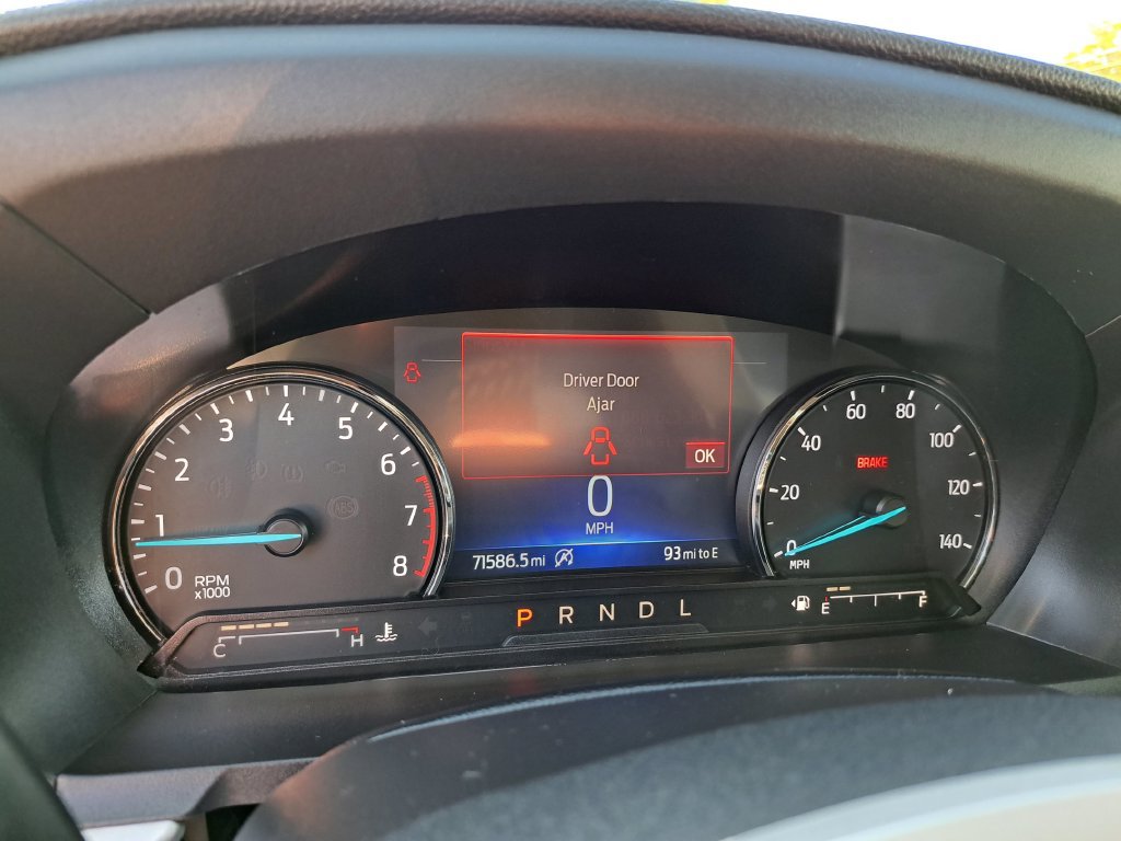Used 2024 Ford Explorer XLT w/ Equipment Group 202A RWD image 9