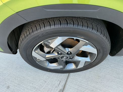 Certified 2024 Hyundai Venue SEL image 9