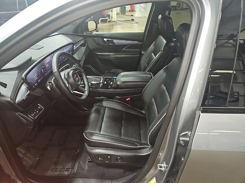 Used 2025 Buick Enclave Sport Touring image 11