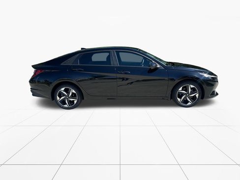 Used 2023 Hyundai Elantra SEL w/ Convenience Package FWD image 9