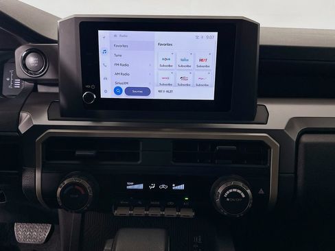 Certified 2025 Toyota Tacoma SR5 AWD/4WD image 14