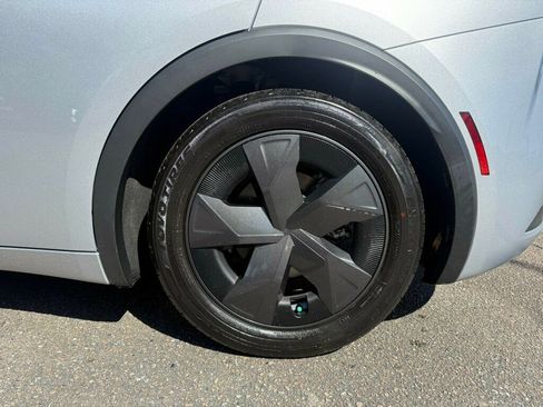 Used 2025 Toyota Prius LE image 9