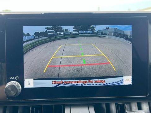 Used 2025 Toyota RAV4 XLE FWD image 24