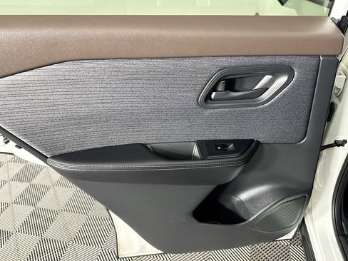 Used 2021 Nissan Rogue S FWD image 25