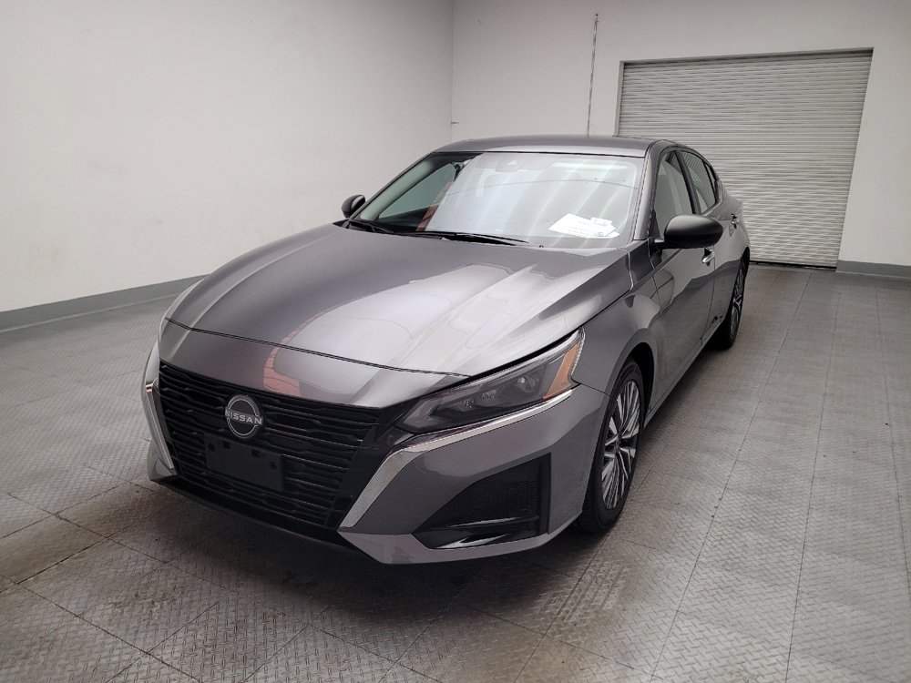 Used 2025 Nissan Altima 2.5 SV FWD image 15