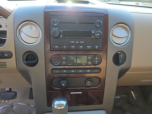 Used 2005 Ford F150 XLT RWD image 26