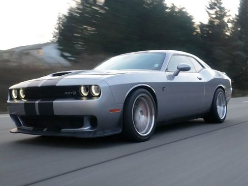 Used 2016 Dodge Challenger SRT Hellcat image 4