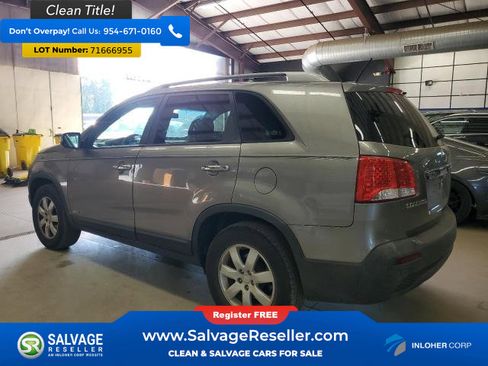 Used 2011 Kia Sorento LX image 3