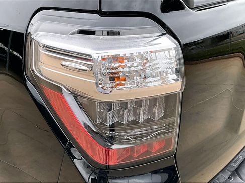 Used 2019 Toyota 4Runner TRD Off-Road AWD/4WD image 26