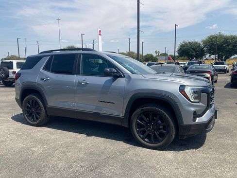 Used 2026 GMC Terrain Elevation w/ Elevation Premium Package FWD image 2