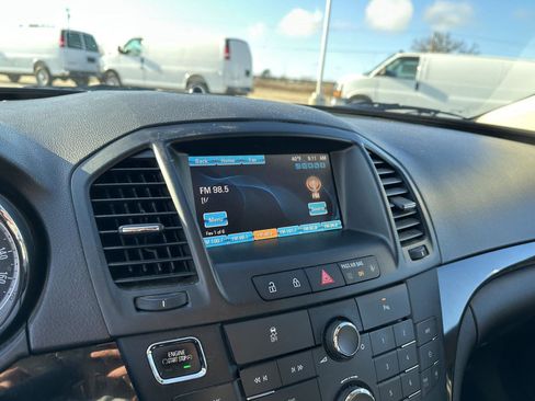 Used 2013 Buick Regal Premium image 29