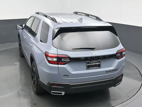 Certified 2025 Honda Pilot Black Edition image 18
