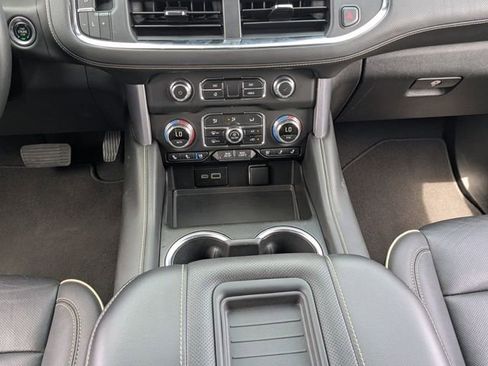 Used 2024 GMC Yukon XL SLT RWD image 18