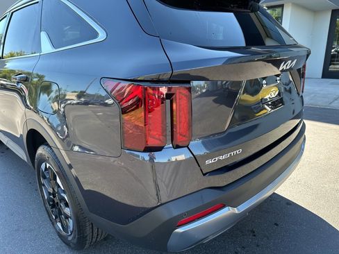 New 2026 Kia Sorento S image 9