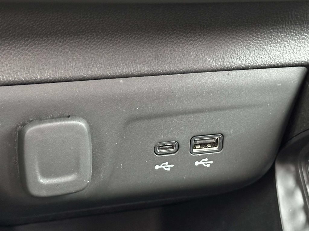 Used 2025 Chevrolet TrailBlazer RS w/ Convenience Package AWD/4WD image 18