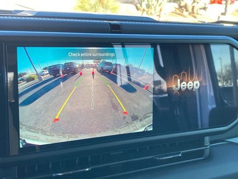 Used 2025 Jeep Wrangler Unlimited Rubicon w/ Convenience Group image 23