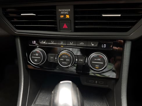 Used 2020 Volkswagen Jetta R-Line w/ R-Line Cold Weather Package FWD image 10