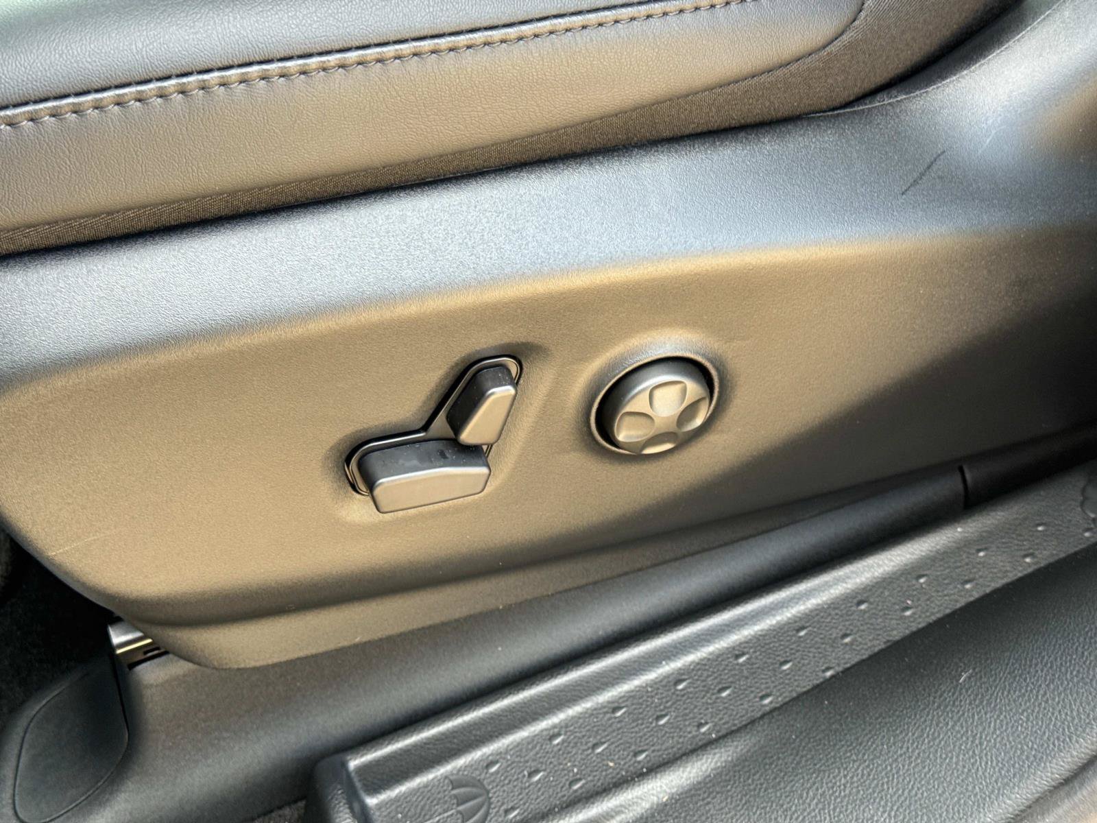 New 2025 Chrysler Pacifica Select FWD image 19