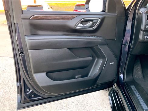 Used 2022 Chevrolet Tahoe LT w/ Luxury Package image 18