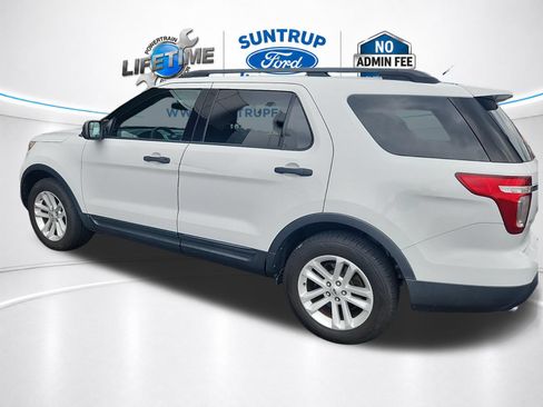 Used 2015 Ford Explorer FWD image 2