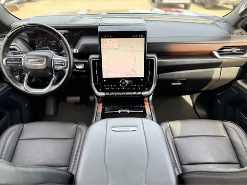 Used 2025 GMC Yukon Denali w/ Denali Reserve Package image 13