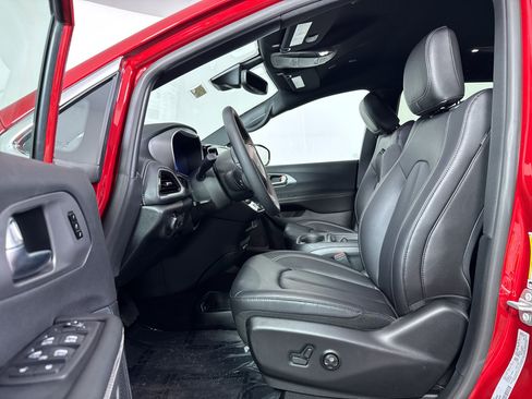 New 2027 Chrysler Pacifica Select AWD/4WD image 5