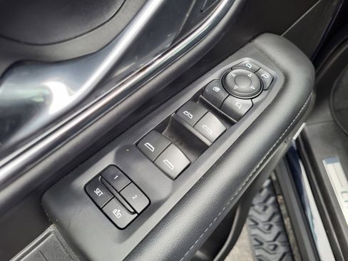 Used 2023 Chevrolet Suburban Z71 w/ Luxury Package image 19