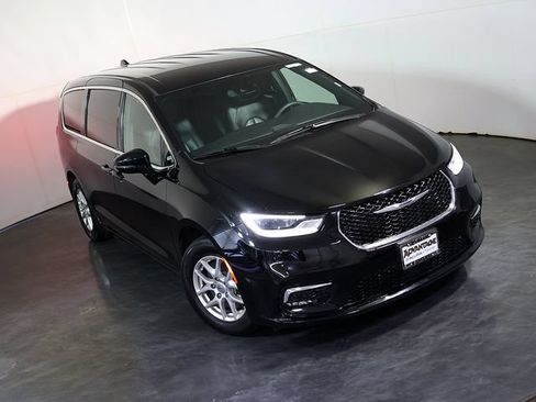 Used 2025 Chrysler Pacifica Select FWD image 7