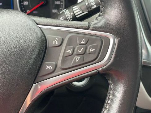 Used 2022 Chevrolet Equinox LT w/ Driver Convenience Package image 16