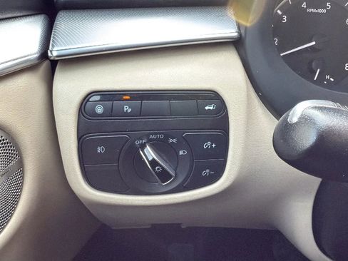 Used 2019 INFINITI QX50 Essential w/ Premium Heat Package image 15