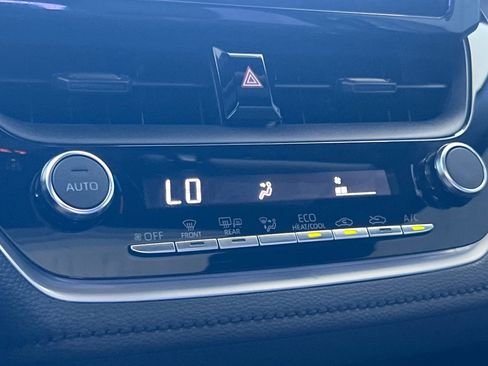 Used 2023 Toyota Corolla SE w/ SE Package FWD image 19