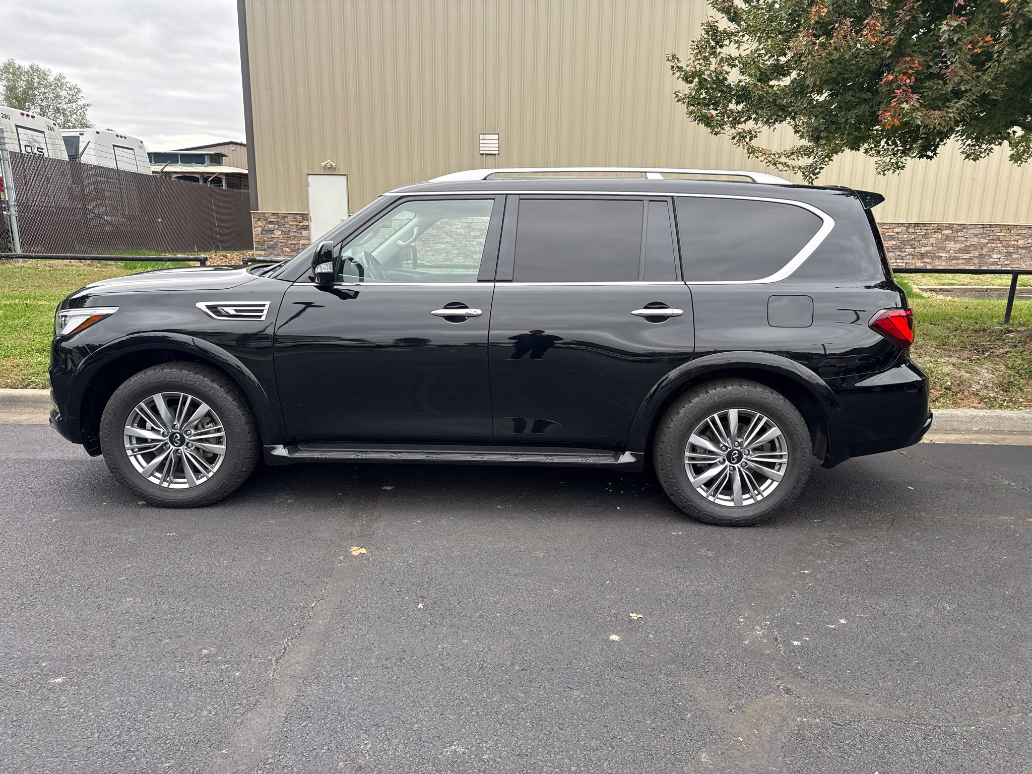 Used 2021 INFINITI QX80 Luxe AWD/4WD image 8