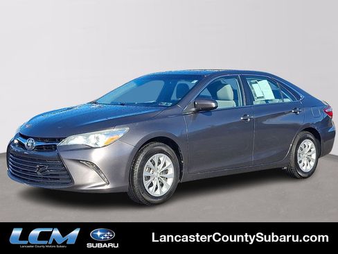 Used 2015 Toyota Camry LE image 1