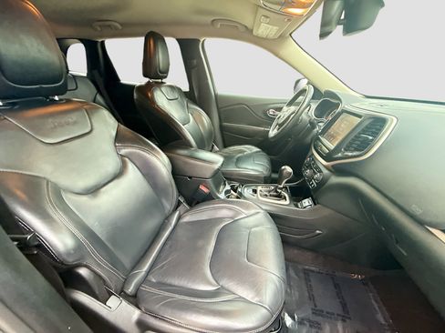Used 2016 Jeep Cherokee Limited image 29