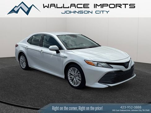 Used 2020 Toyota Camry XLE image 7