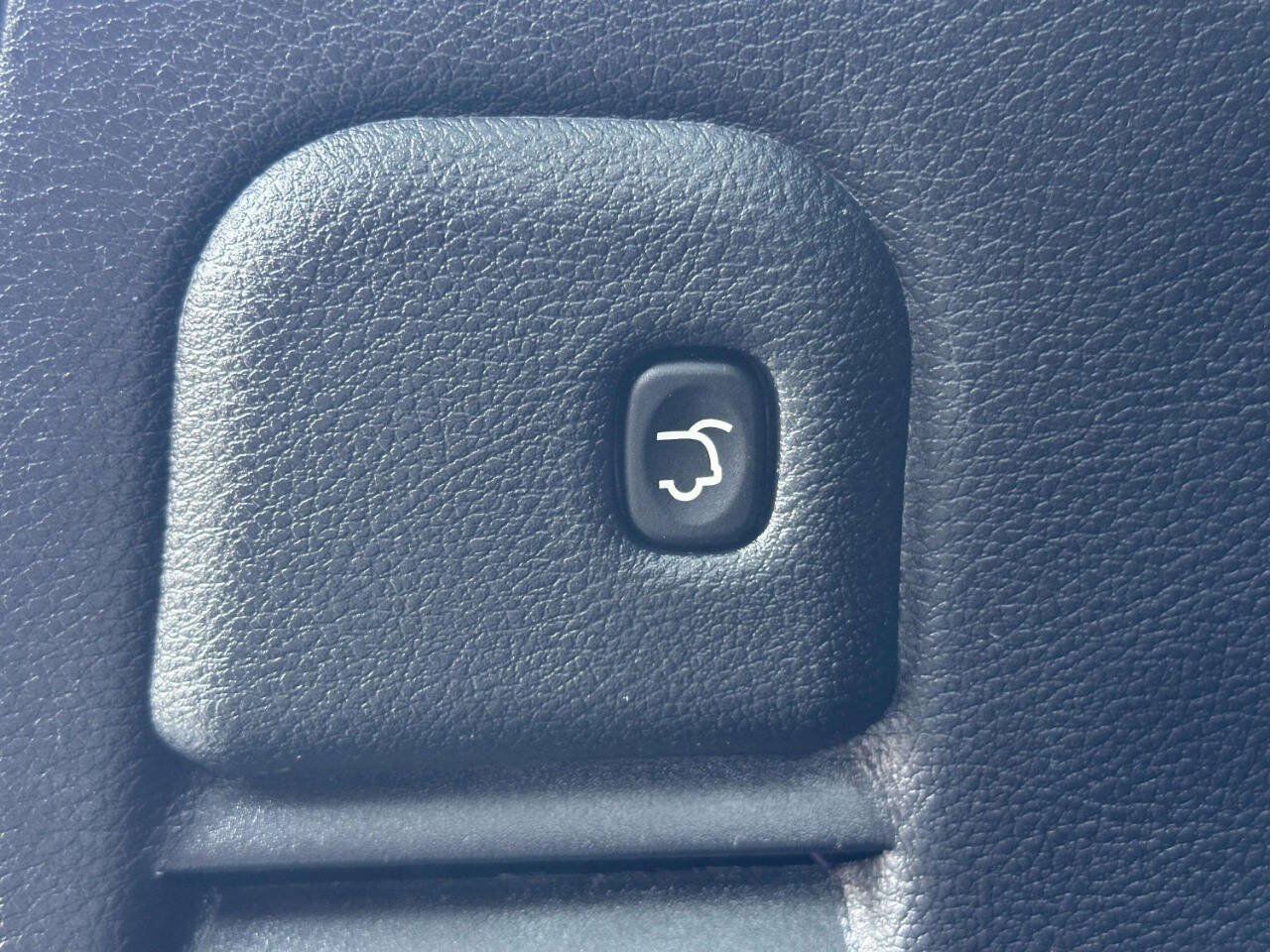 Used 2019 Jeep Grand Cherokee Altitude RWD image 13