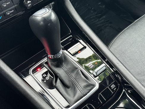 Used 2023 Jeep Compass Limited image 18