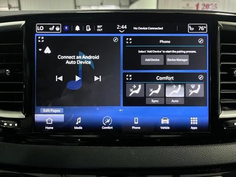 Used 2023 Chrysler Pacifica Touring-L FWD image 19