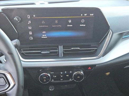 Used 2025 Chevrolet Trax LT w/ LT Convenience Package image 13