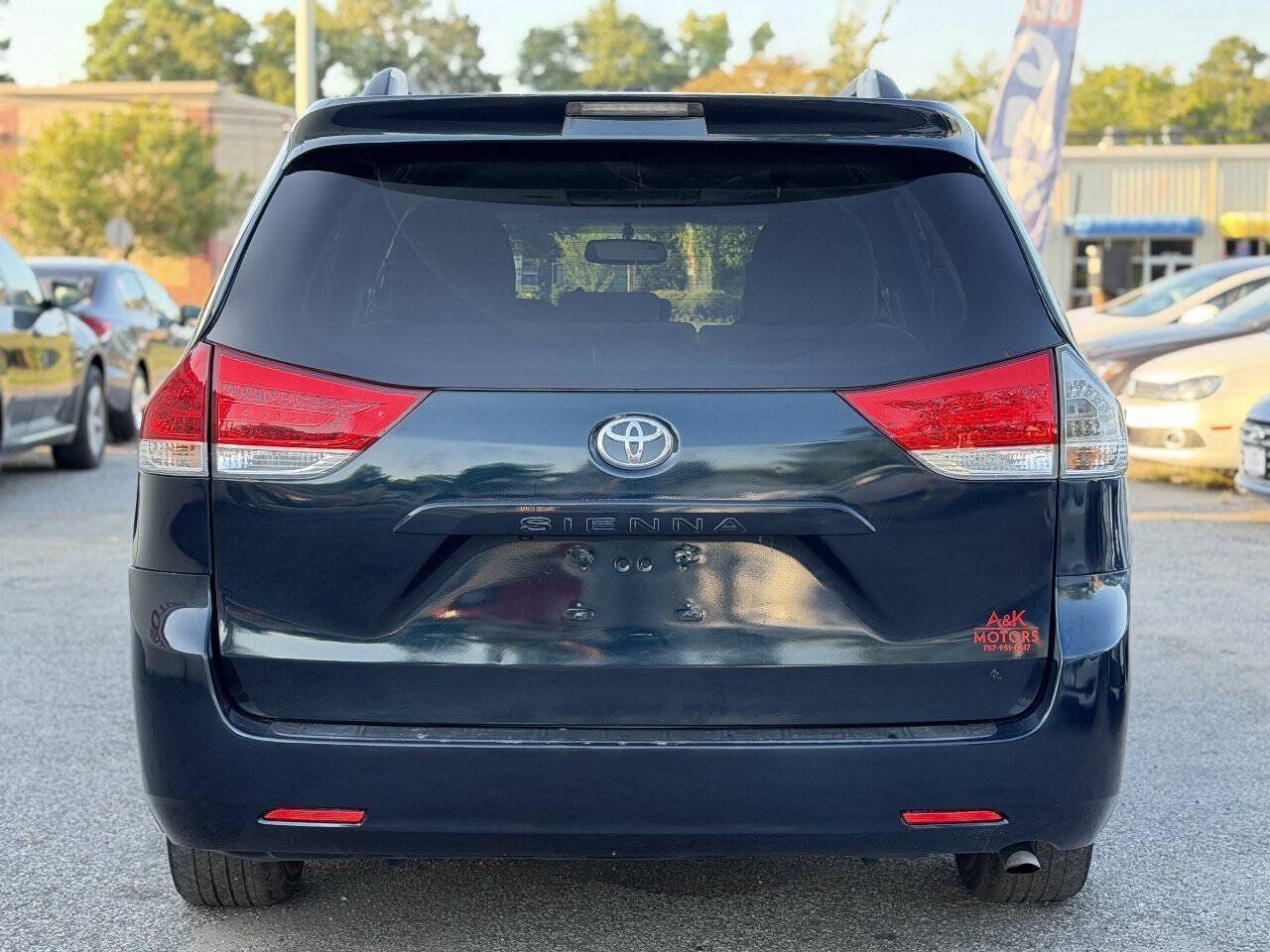 Used 2011 Toyota Sienna LE w/ Towing Pkg FWD image 7