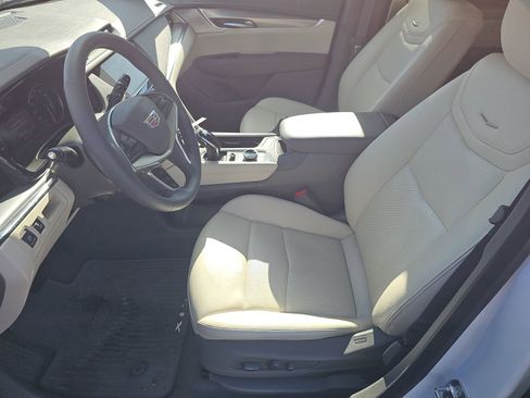 Used 2025 Cadillac XT5 Premium Luxury image 13