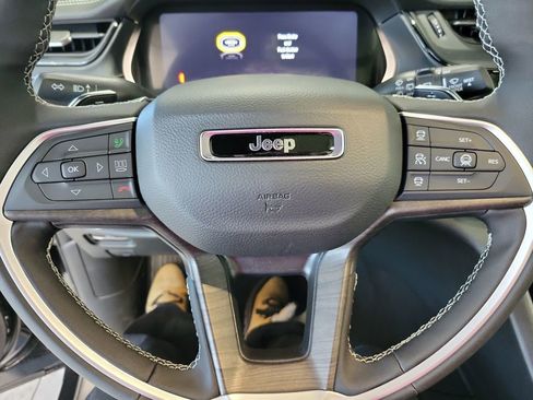 New 2026 Jeep Grand Cherokee Limited w/ Limited Altitude Package AWD/4WD image 14