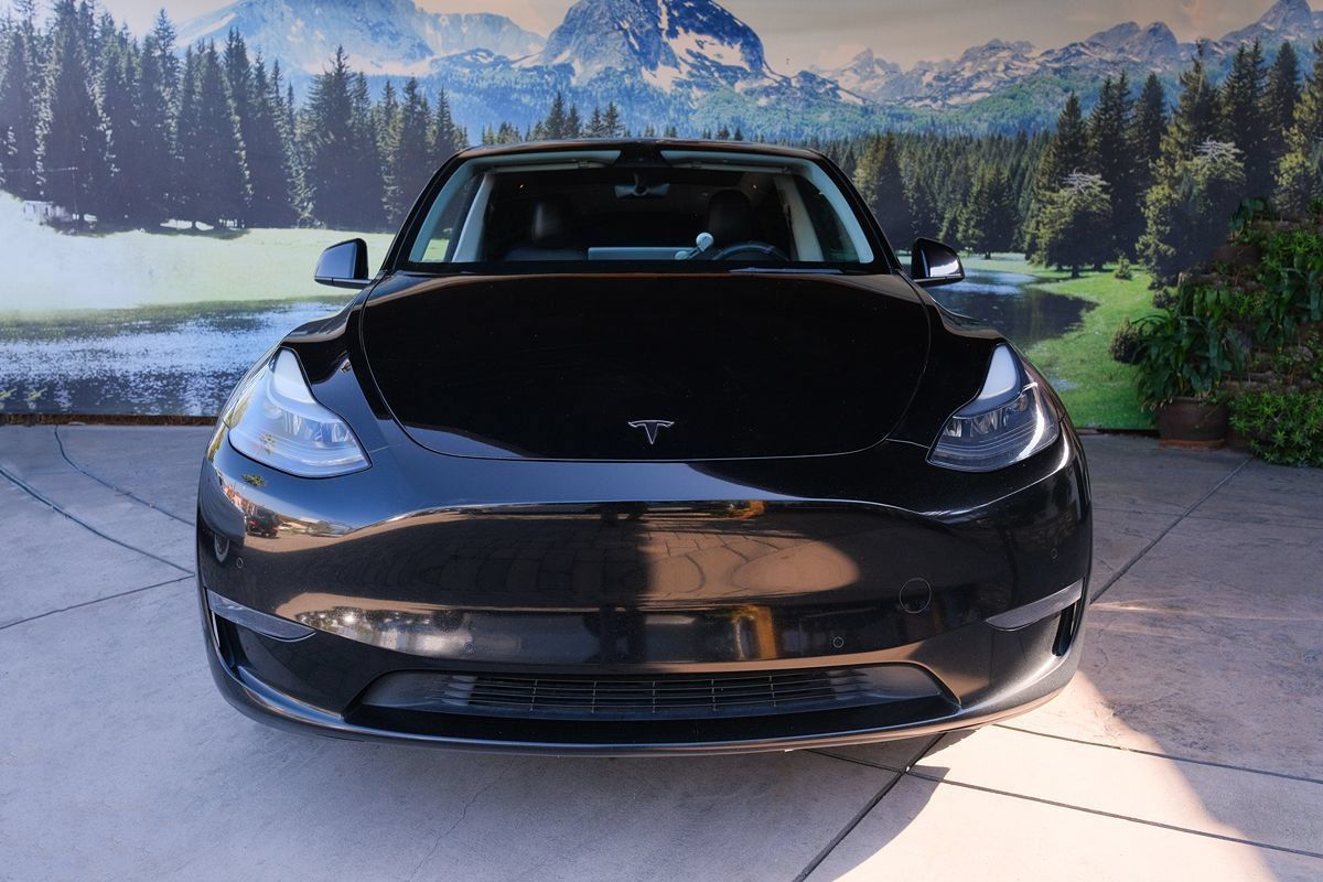 Used 2022 Tesla Model Y Performance AWD/4WD image 2