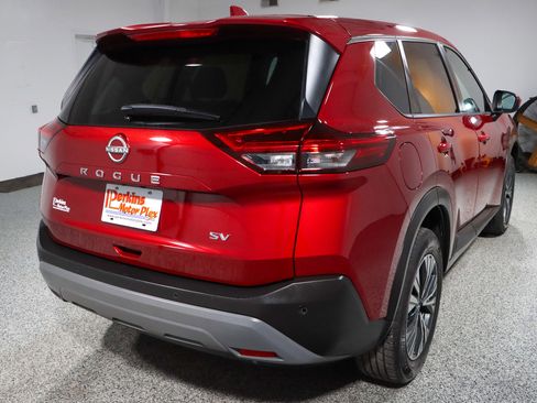 Used 2023 Nissan Rogue SV image 7