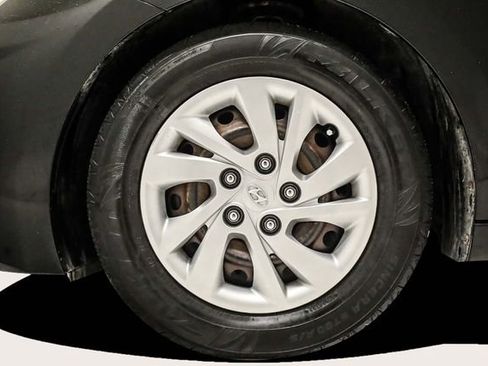 Used 2020 Hyundai Elantra SE w/ Cargo Package (C1) image 8