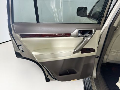Used 2016 Lexus GX 460 w/ Premium Package AWD/4WD image 27