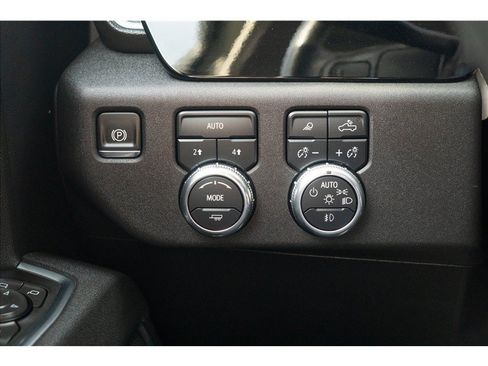 Used 2025 GMC Sierra 1500 SLT AWD/4WD image 11