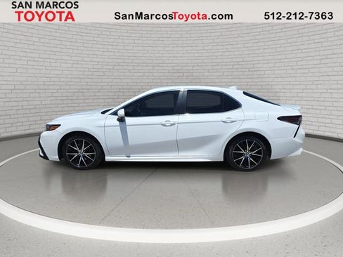 Used 2022 Toyota Camry SE FWD image 9