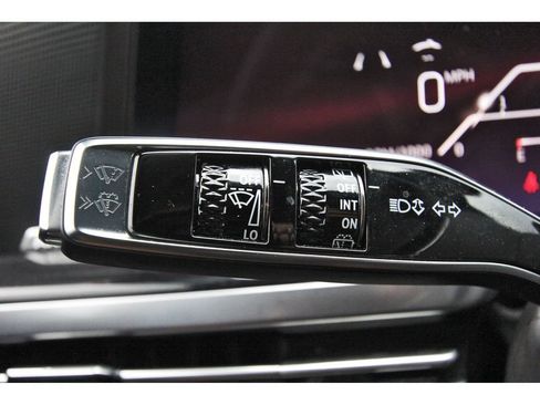 Used 2025 Cadillac Escalade ESV Sport AWD/4WD image 18