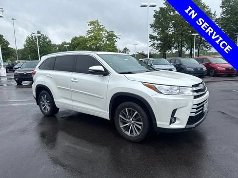 Used 2017 Toyota Highlander XLE AWD/4WD image 2